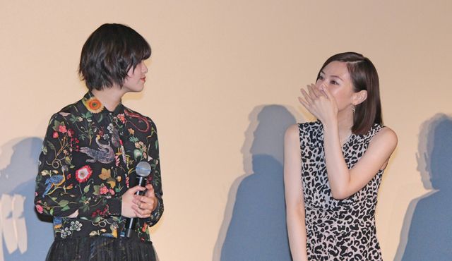 意気投合の平手友梨奈＆北川景子！『響 -HIBIKI-』初日舞台あいさつ（11枚目）