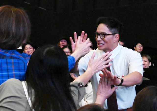 市原隼人、観客全員とハイタッチする勢い！ドラマ「おいしい給食 season4」1、2 話最速プレミア上映会の様子（3枚目）