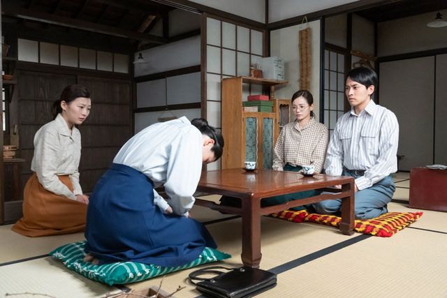 小野（堺小春）が頭を下げる…「虎に翼」第18週「七人の子は生すとも女に心許すな？」第89回：フォトギャラリー