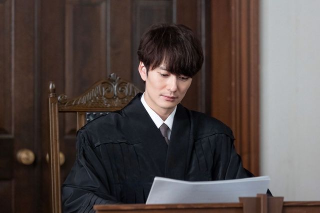 小野（堺小春）が頭を下げる…「虎に翼」第18週「七人の子は生すとも女に心許すな？」第89回（4枚目）