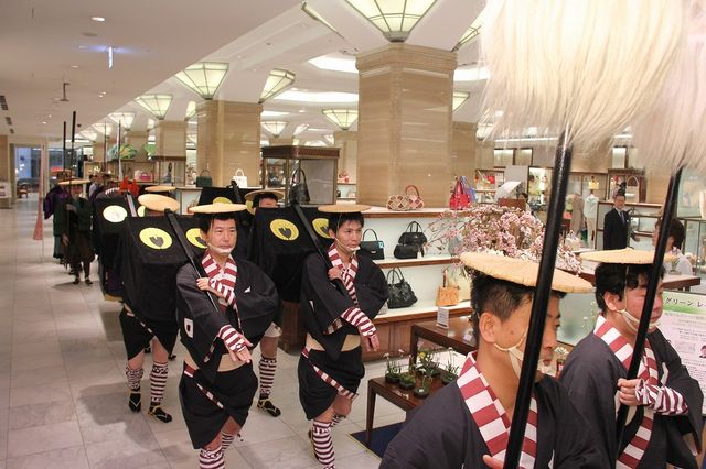 映画『超高速!参勤交代』と日本橋三越本店のコラボで大名行列が復活！フォトギャラリー：フォトギャラリー