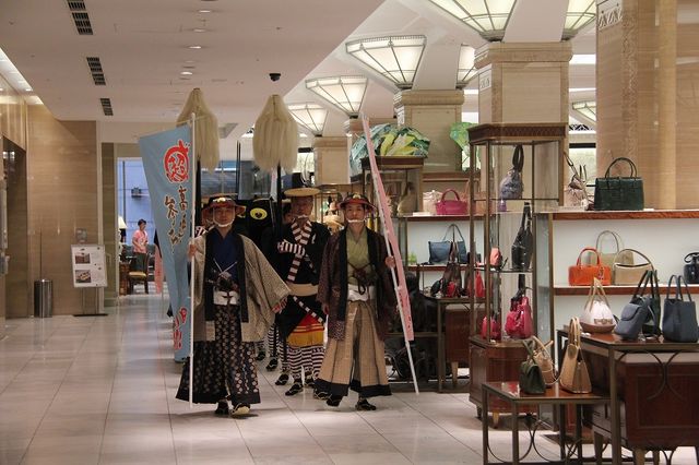 映画『超高速!参勤交代』と日本橋三越本店のコラボで大名行列が復活！フォトギャラリー（2枚目）