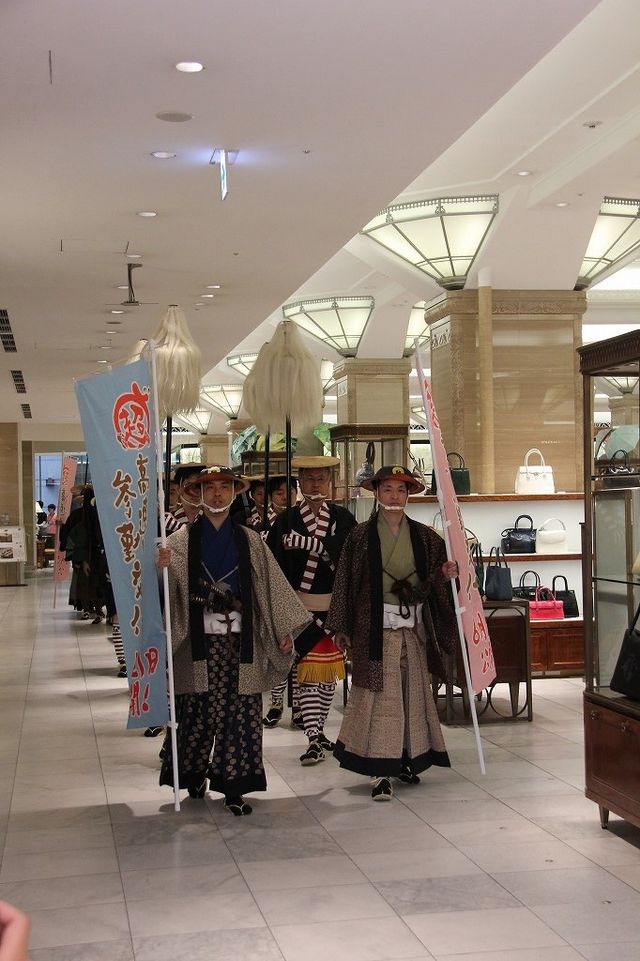 映画『超高速!参勤交代』と日本橋三越本店のコラボで大名行列が復活！フォトギャラリー（3枚目）