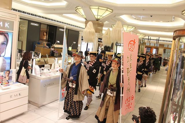 映画『超高速!参勤交代』と日本橋三越本店のコラボで大名行列が復活！フォトギャラリー（5枚目）