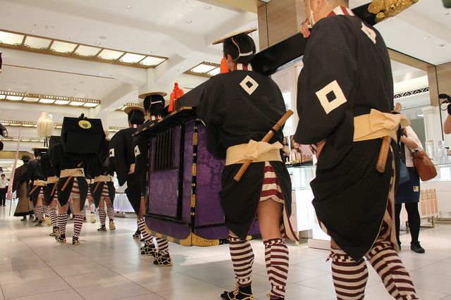 映画『超高速!参勤交代』と日本橋三越本店のコラボで大名行列が復活！フォトギャラリー（7枚目）