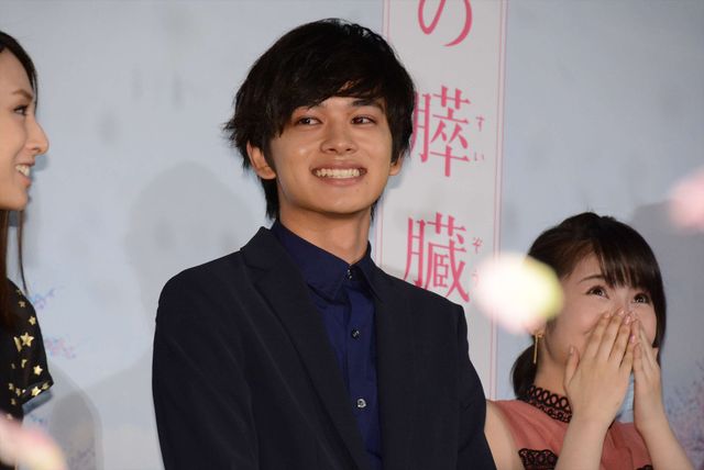 小栗旬＆北川景子12年前の姿も披露！『君の膵臓をたべたい』完成披露舞台あいさつ（6枚目）