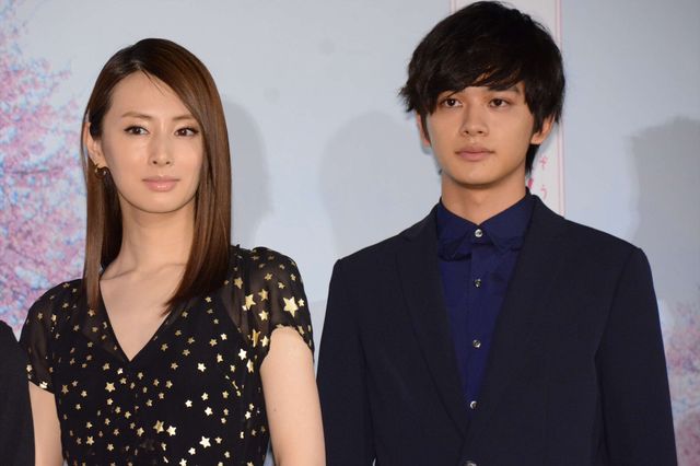 小栗旬＆北川景子12年前の姿も披露！『君の膵臓をたべたい』完成披露舞台あいさつ（15枚目）