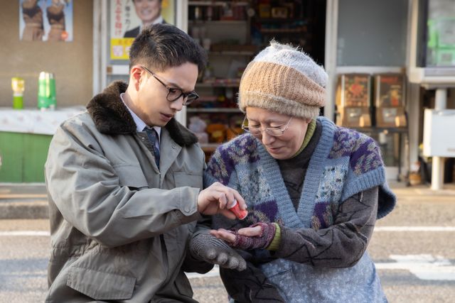 『おいしい給食 Road to イカメシ』甘利田、うまそげな函館名物と対面…！新場面写真（8枚目）