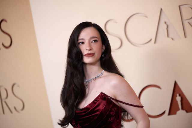 透けてるドレス、大胆スリット…レッドカーペットにスター集結（10枚目）