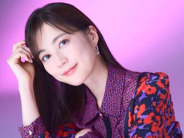 眼差しに吸い込まれる…【生田絵梨花インタビューカット集】（3枚目）