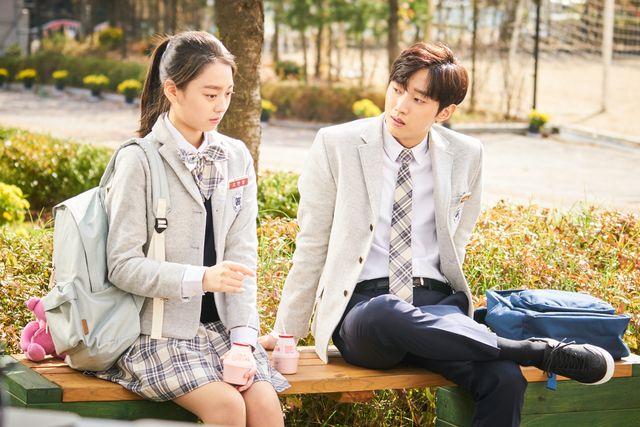 ジニョンの制服姿！『僕の中のあいつ』（9枚目）