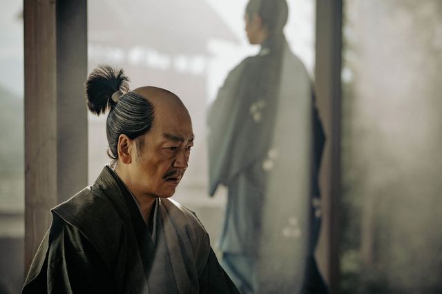 二択を迫られた家康は…【どうする家康】第34回「豊臣の花嫁」の場面写真（3枚目）