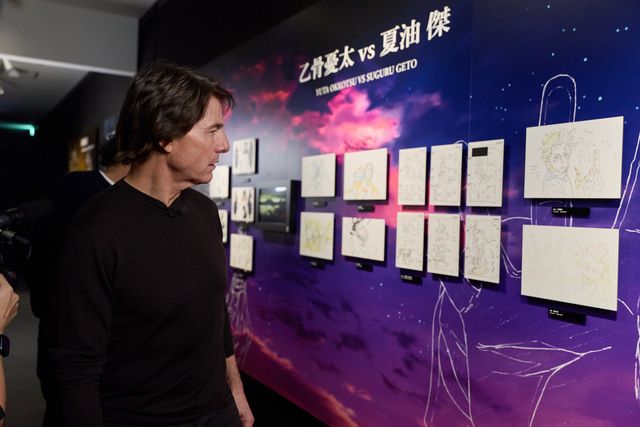 トム・クルーズ「進撃の巨人」展示に見入る「MAPPA EXPO 15th Anniversary」訪問（2枚目）