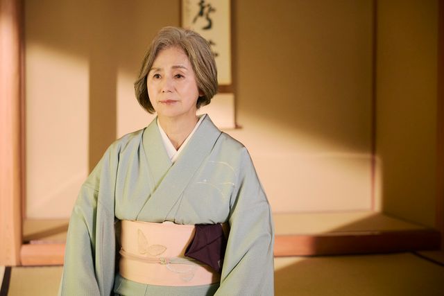 茶屋坂(ファーストサマーウイカ)の母親を演じる朝加真由美