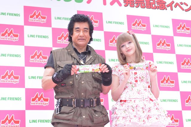 藤岡弘隊長、リアルバービーの可愛さに骨抜き!?　画像ギャラリー（8枚目）