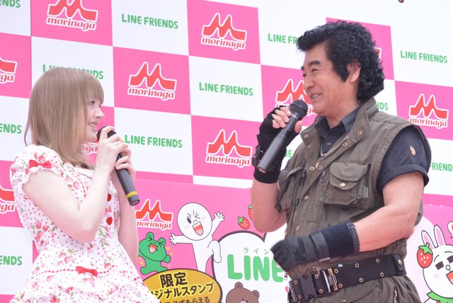 藤岡弘隊長、リアルバービーの可愛さに骨抜き!?　画像ギャラリー（12枚目）