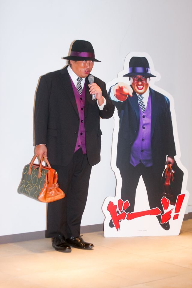 ロバート秋山が実写版「笑ゥせぇるすまん」の劇中衣装で登場！（2枚目）