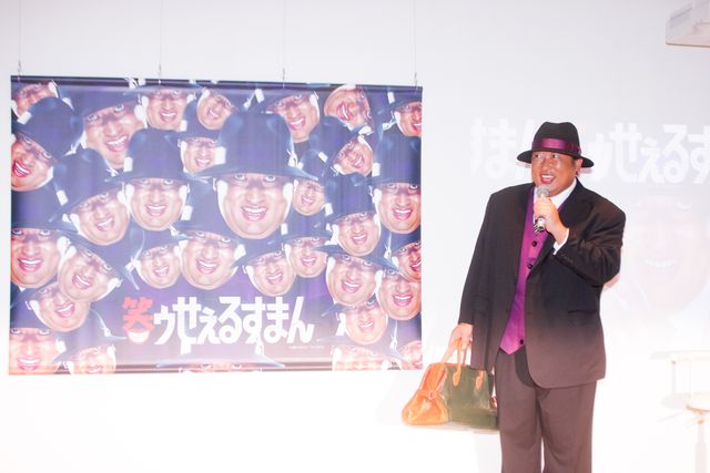 ロバート秋山が実写版「笑ゥせぇるすまん」の劇中衣装で登場！（6枚目）