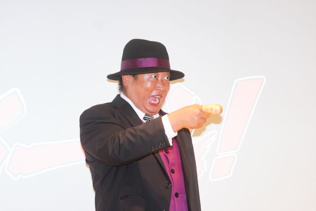 ロバート秋山が実写版「笑ゥせぇるすまん」の劇中衣装で登場！（10枚目）