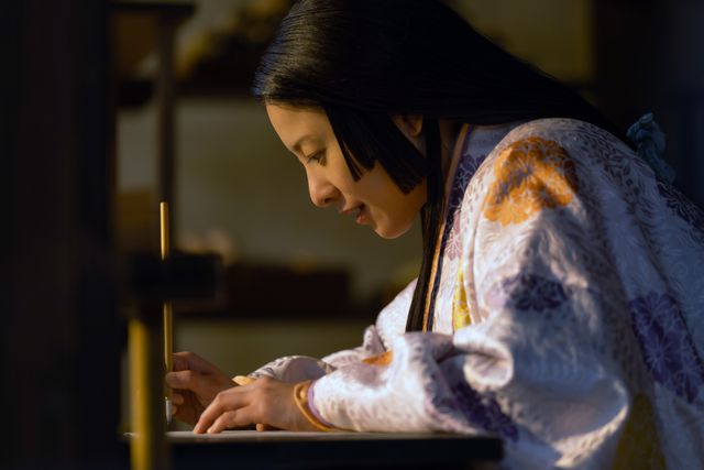 「光る君へ」紫式部（吉高由里子）の書道シーン（5枚目）