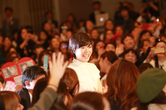 BIGBANGのT.O.Pことチェ・スンヒョン、サプライズの誕生祝いに歓喜！フォトギャラリー（6枚目）