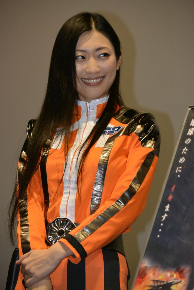 壇蜜がセクシー未亡人＆地球防衛隊に!?映画『地球防衛未亡人』初日舞台あいさつフォトギャラリー（4枚目）