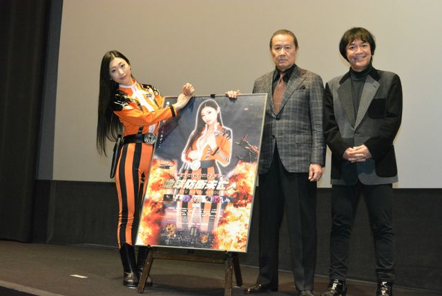 壇蜜がセクシー未亡人＆地球防衛隊に!?映画『地球防衛未亡人』初日舞台あいさつフォトギャラリー（15枚目）
