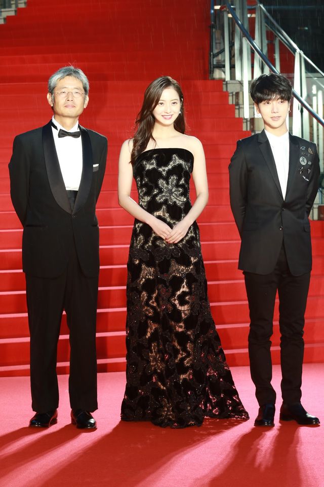 佐々木希のふ、太もも……!!東京国際映画祭レッドカーペットフォトギャラリー3：フォトギャラリー