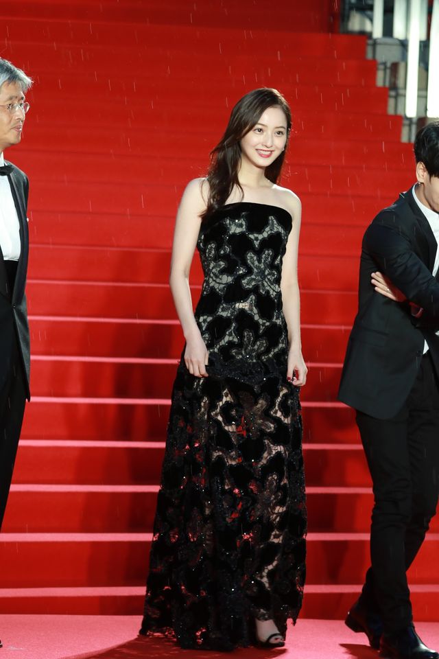 佐々木希のふ、太もも……!!東京国際映画祭レッドカーペットフォトギャラリー3（3枚目）