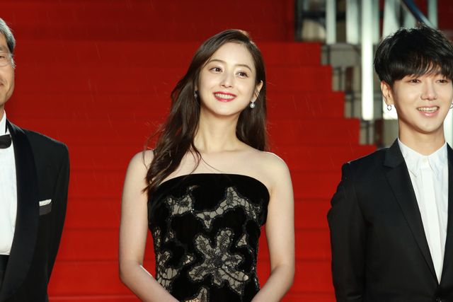 佐々木希のふ、太もも……!!東京国際映画祭レッドカーペットフォトギャラリー3（4枚目）