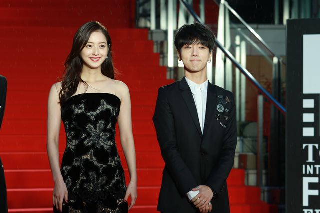 佐々木希のふ、太もも……!!東京国際映画祭レッドカーペットフォトギャラリー3（5枚目）