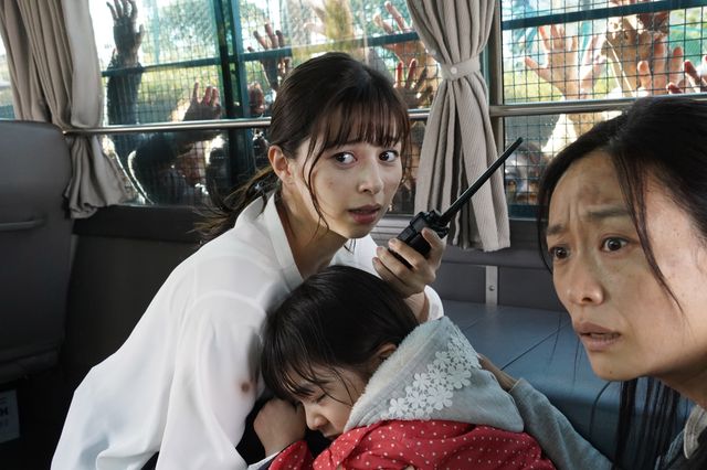 “生ける屍”に囲まれた来美たち…「君と世界が終わる日に」第2話：フォトギャラリー