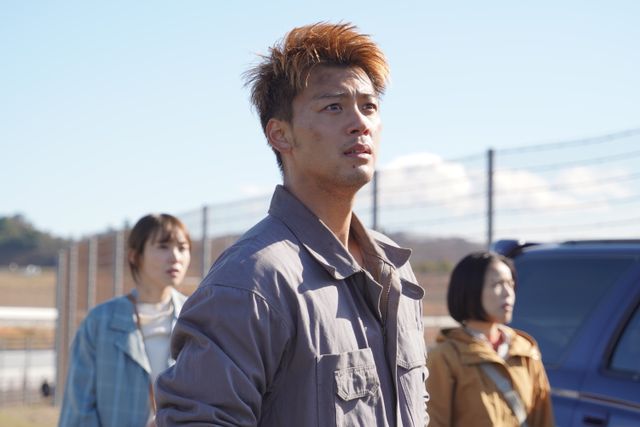 “生ける屍”に囲まれた来美たち…「君と世界が終わる日に」第2話（9枚目）