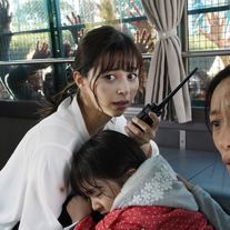 “生ける屍”に囲まれた来美たち…「君と世界が終わる日に」第2話