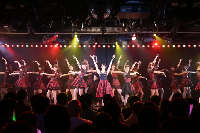 前田敦子、大島優子、篠田麻里子、板野友美…卒業メンバーも大集結！AKB48劇場10周年記念特別公演フォトギャラリー：フォトギャラリー