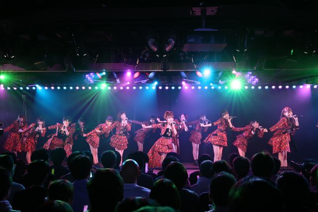 前田敦子、大島優子、篠田麻里子、板野友美…卒業メンバーも大集結！AKB48劇場10周年記念特別公演フォトギャラリー（3枚目）