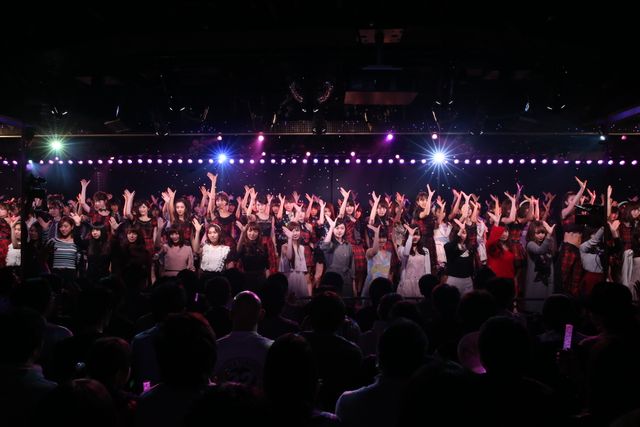 前田敦子、大島優子、篠田麻里子、板野友美…卒業メンバーも大集結！AKB48劇場10周年記念特別公演フォトギャラリー（5枚目）