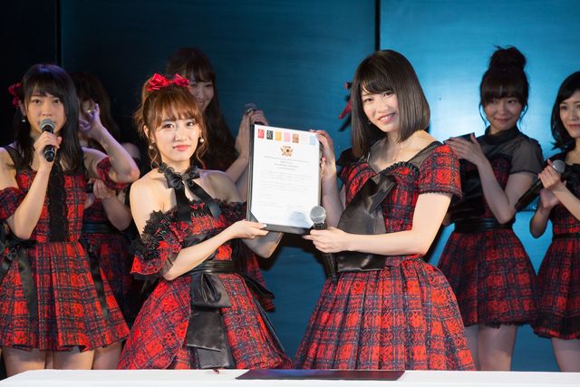 前田敦子、大島優子、篠田麻里子、板野友美…卒業メンバーも大集結！AKB48劇場10周年記念特別公演フォトギャラリー（18枚目）