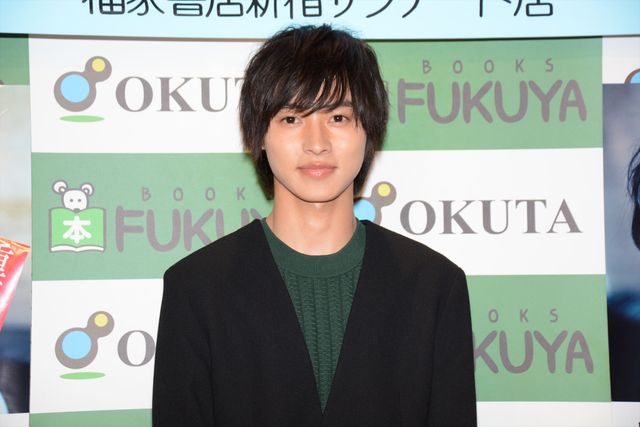 山崎賢人、おちゃめなポーズ！フォトギャラリー（3枚目）