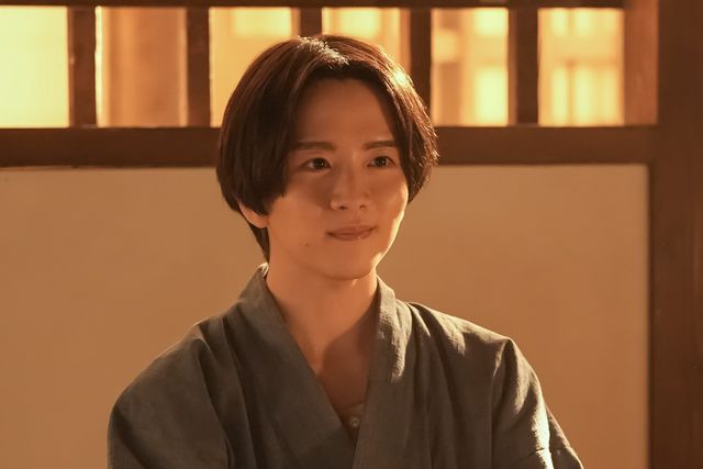 ヘブン（トミー・バストウ）は錦織（吉沢亮）と向き合って…朝ドラ「ばけばけ」第113回の場面写真（5枚目）