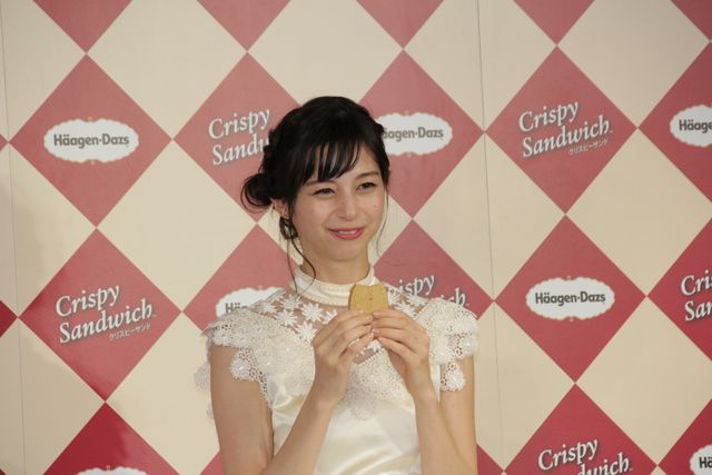 中条あやみ、白レースのドレス姿が美しい！ハーゲンダッツ新CM発表会（3枚目）