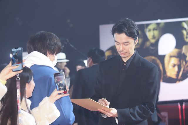 「龍が如く8」長谷川博己＆安田顕＆成田凌らがファンに神対応！レッドカーペットセレモニー＆完成披露会：フォトギャラリー