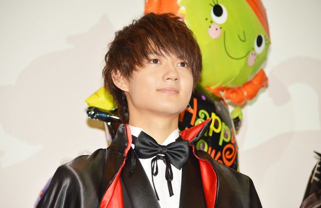 佐野勇斗＆中条あやみ、ハロウィーン衣装で笑顔！『3D彼女　リアルガール』イベント（10枚目）