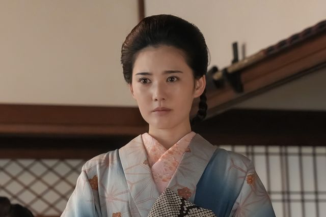 切実な表情のリヨ（北香那）…朝ドラ「ばけばけ」第52回の場面写真：フォトギャラリー