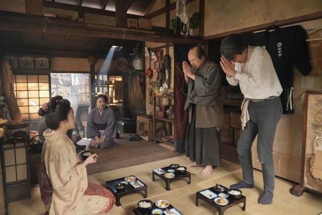 切実な表情のリヨ（北香那）…朝ドラ「ばけばけ」第52回の場面写真（4枚目）