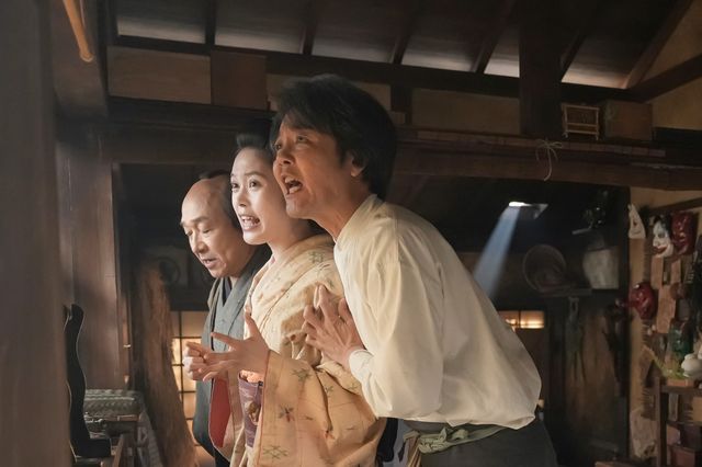 切実な表情のリヨ（北香那）…朝ドラ「ばけばけ」第52回の場面写真（5枚目）