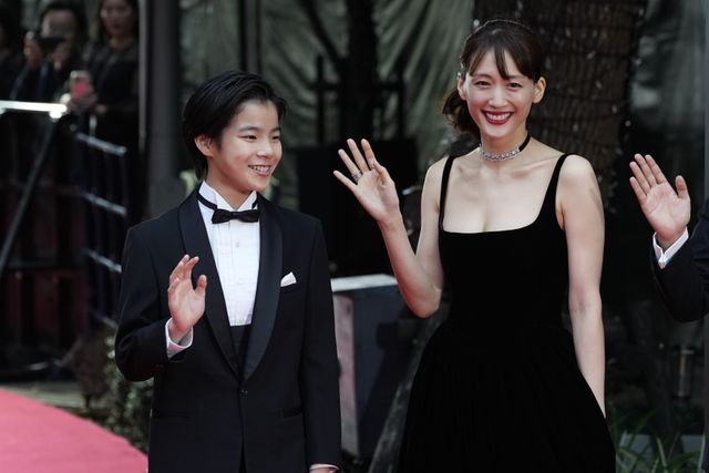 綾瀬はるか、大沢一菜、森井勇佑監督がレッドカーペットに（3枚目）