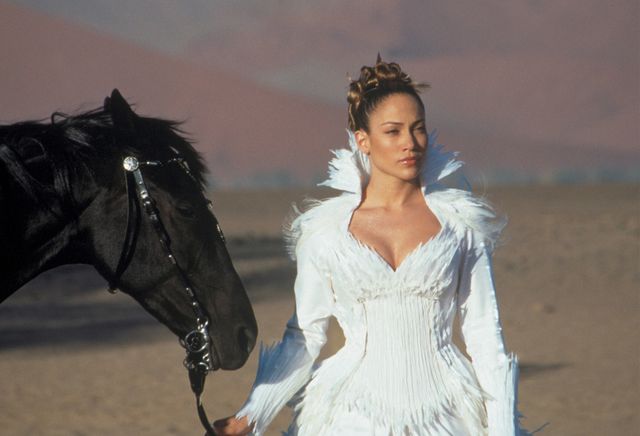 石岡瑛子さんが手掛けた衣装『ドラキュラ』『ザ・セル』『白雪姫と鏡の女王』など（2枚目）