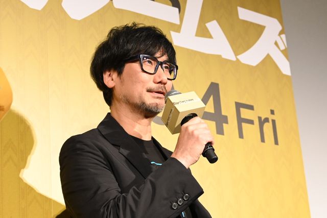 A24新作『バックルームズ』監督来日！「デススト」小島秀夫監督が花束贈呈（2枚目）