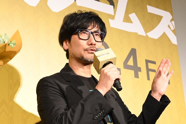 A24新作『バックルームズ』監督来日！「デススト」小島秀夫監督が花束贈呈（7枚目）